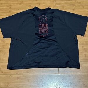 Nike women’s cropped shirt (XL)